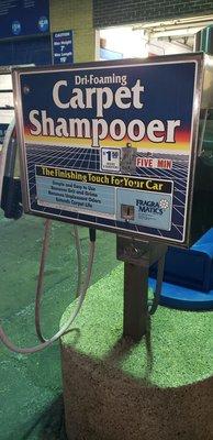 Carpet shampooer