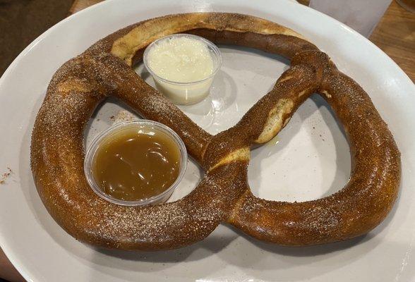 Cinnamon Sugar Pretzel (HUGE)