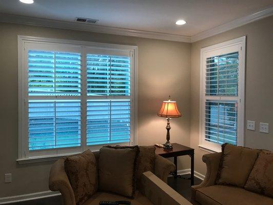 3 1/2" Plantation shutters w/ divider rail & tilt bar