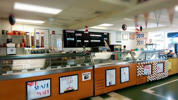 We have over 30 flavors of hand dipped ice cream, soft serve and water ice. Try our classic sundaes or build your own!