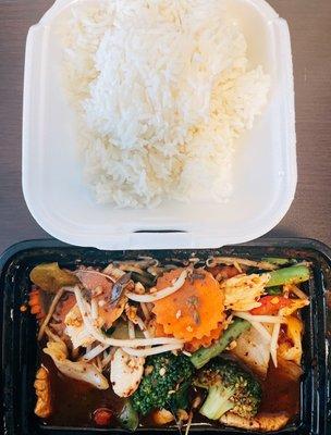 veggie delight w/ chicken lunch special (complimentary spring roll not shown)