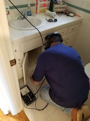 Lead 'Inspector Detector' / Owner Jeff H gets curious about a possible leak after moisture is detected at top of slab.