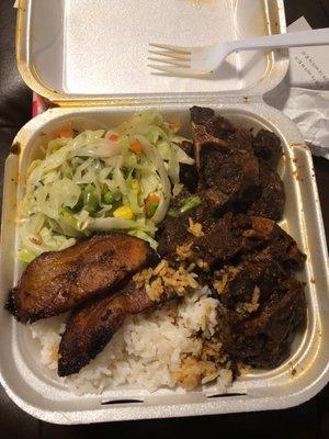 Small oxtail with white rice and veggies.