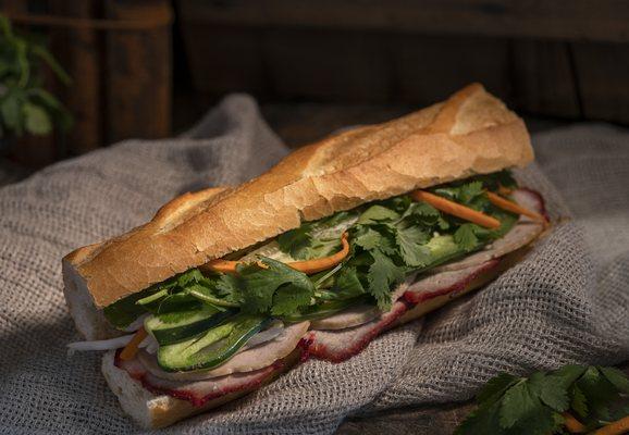 COLD CUT HAM SANDWICH
(BÁNH MÌ THỊT NGUỘI)