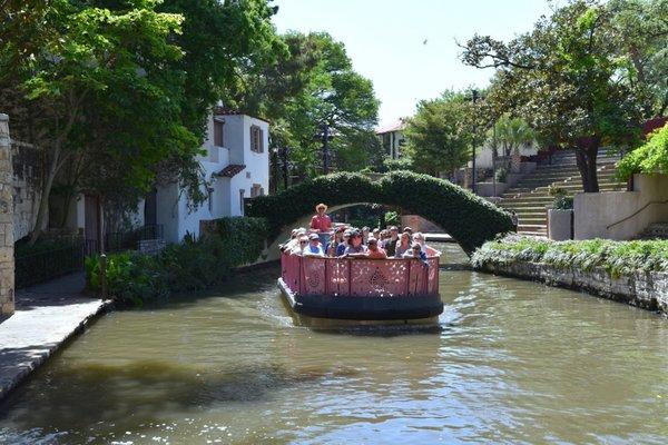 Come take a cruise along the beautiful San Antonio #RiverWalk!