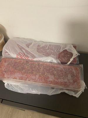 Raw meat, a family dumped in the common area