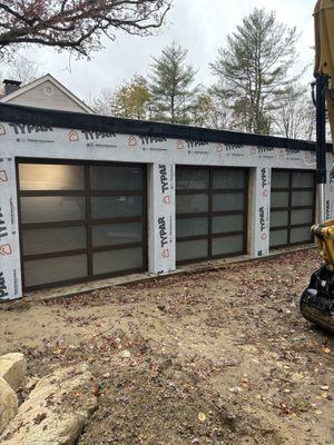 Front view of the Avante doors with full vision insulated tempered glass in Bronze.