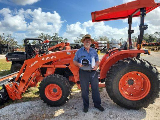 Congratulations to Mr. Dipple for the purchase of his Kubota MX6000 with Stephanie Wade.