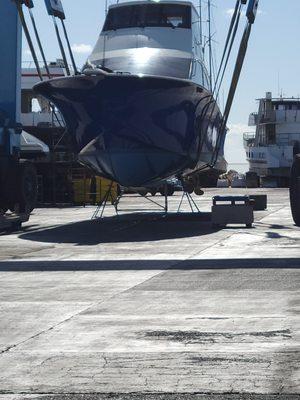 In lift to replace through hull fitting