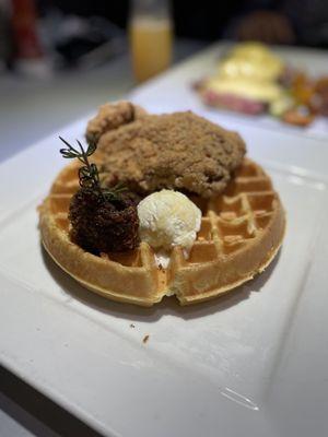 CHICKEN & WAFFLE