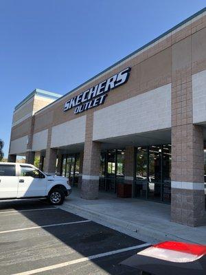 SKECHERS Warehouse Outlet