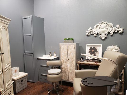 The new salon space at suite 134 with the new pedicure chair! 9/3/20