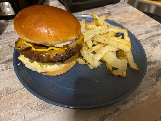 Deluxe Burger in Brioche Bun