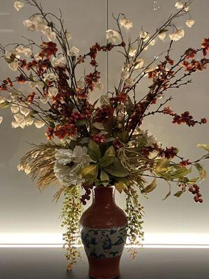 Love this beautiful faux Floral Arrangement. Fabu!