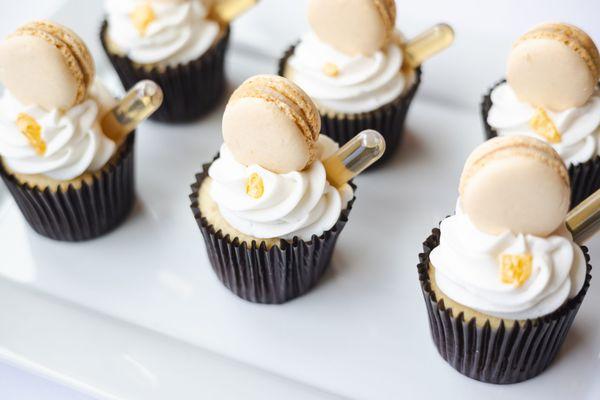 "Crown Vanilla" cupcakes