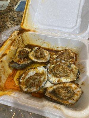 1/2 dozen cooked oysters