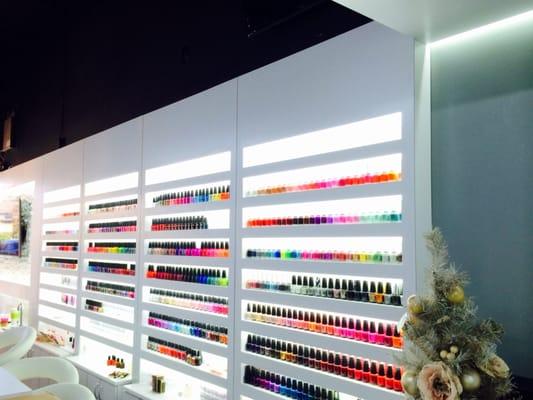 Lavis Manicure is an upscale and modern nail salon where we use the best and greatest products on our clients.