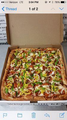 Mouthwatering Deluxe Pizza!