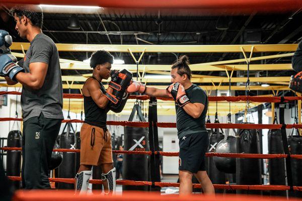 Perfect the jab with expert instruction in boxing and Muay Thai