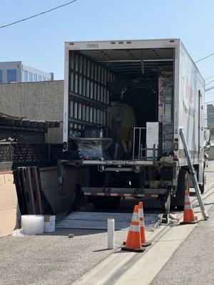 Packing so carefully in their truck-they were just fantastic!