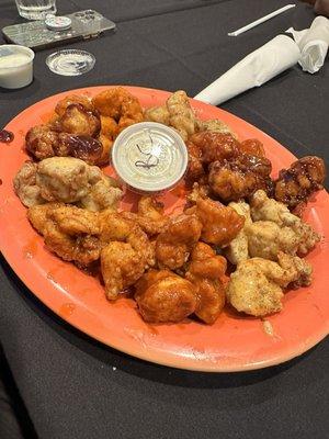 Boneless wing sampler  Pictures are always as presented.