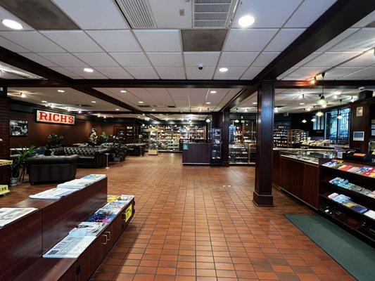 Rich's Cigar Store