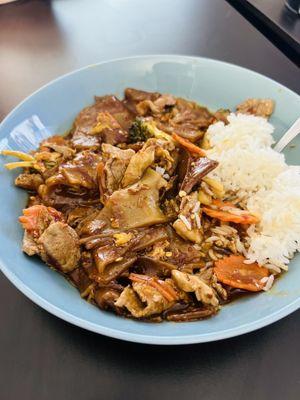 Pad See Ewe with Pork ( Spice Level)