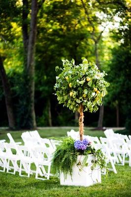 Racquet Club Ladue outdoor St. Luois wedding.    Photo courtesy of Erin Beach Photography