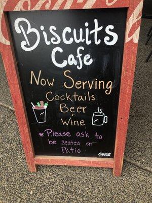 Biscuits has cocktails?!