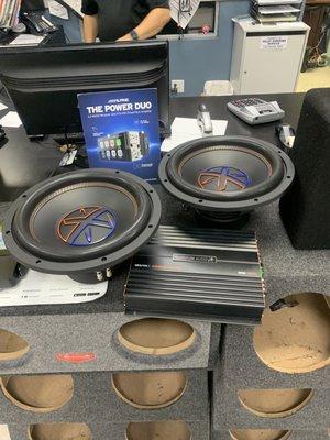 2 12in 2,000 watt Subwoofers