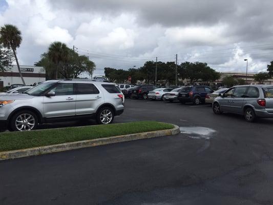 Parking lot so small that you may end up waiting for a spot