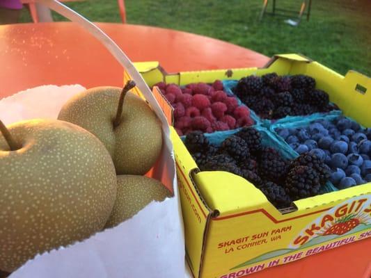 Asian pears and assorted berries