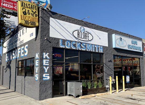 ALLSAFE LOCK AND KEY
6708 Lankershim Blvd
North Hollywood, CA 91606
(818) 765-5010