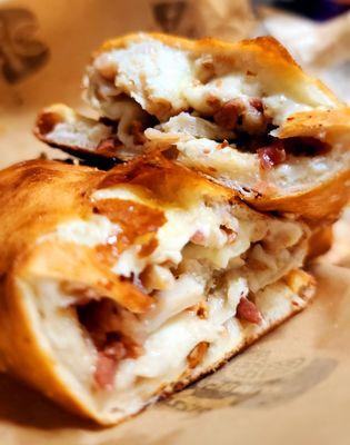 Chicken bacon ranch Pizzoli