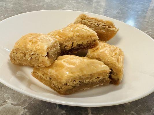 Look at the layers of this delicious baklava/baklawa!