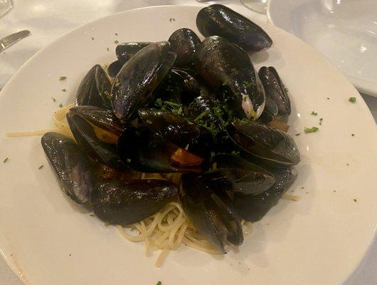 Loved the muscles in garlic & white wine/