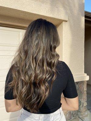 Loose beach waves by Lourdes