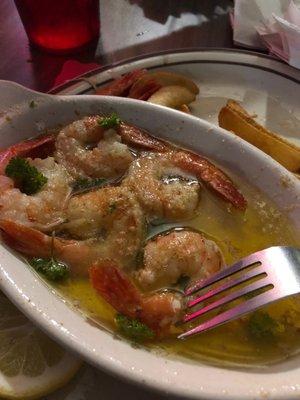 Shrimp scampi (8 pieces) with JoJos.