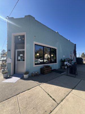 Community Cafe right on the corner of Laurel and Indiana Avenues in the Vauxhall/Maplewood borderlands