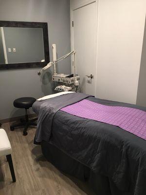 Facial and lash treatment room