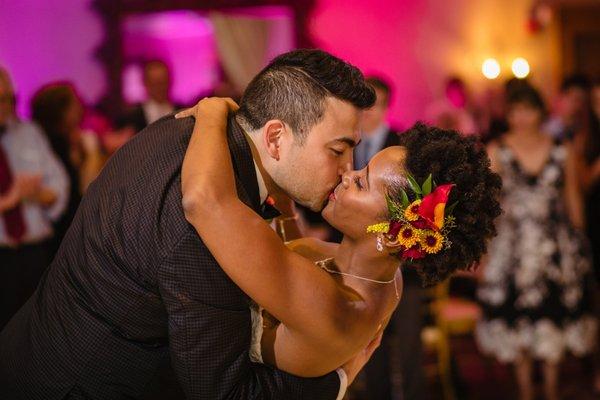 Our FTE Couple Shares a Kiss During their First Dance!