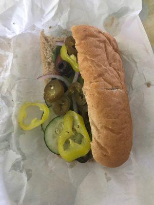 Banana peppers  peppers jalapeños peppers onions red onions spinach olive cucumbers  tomato  black pepper lettuce  tuna sandwich