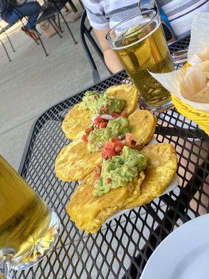 Tostones con Guacamole.   And they are huge!