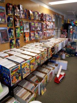 1,000s of Modern age thru Golden age comics.