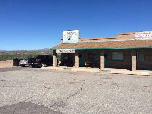 If you want "real Mexican food" in Mammoth, AZ, THIS is the place! Simple, working class meals and EXCELLENT corn tortillas.