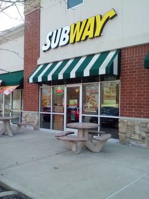 Subway in Eagle Creek Commons. Good service by personable employees.