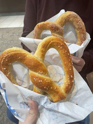 Original Pretzel w/ no butter, Cinnamon Sugar Pretzel