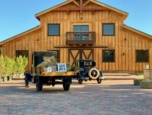 The Hacienda Los Robles wedding barn is nestled in a grove of lychees trees. We are located in the Redlands, only minutes from Miami.