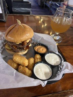 Pimento cheese burger with the Gouda bites