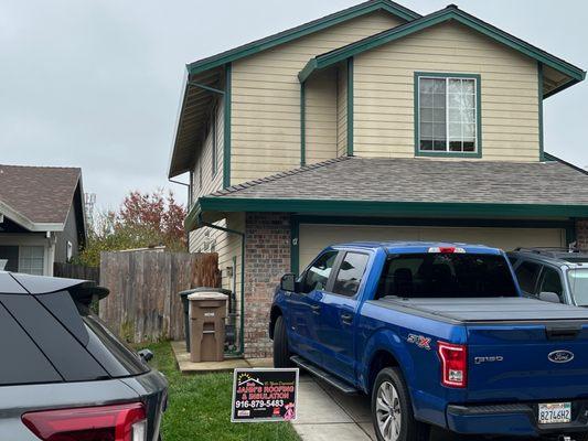 2 story home in Elk Grove. Owens Corning Tru Def, color: Summerwood. 7" fascia gutters, color: leaf green.